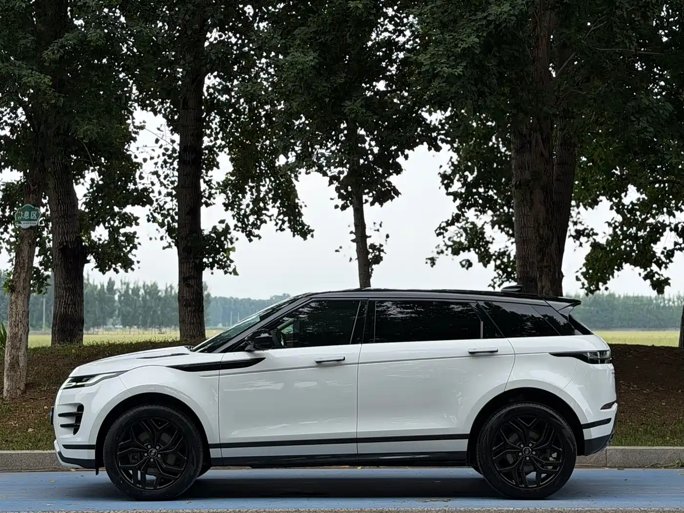 Land Rover Range Rover Evoque 2022 Range Rover Evoque L 249PS R-Dynamic Luxury Edition фото 3