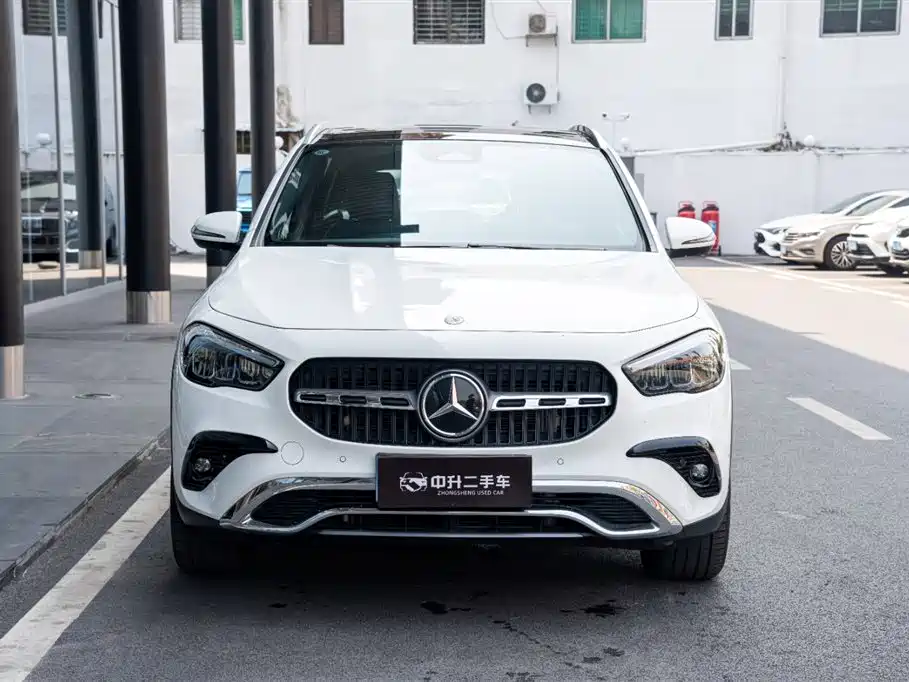 MERCEDES-BENZ GLA