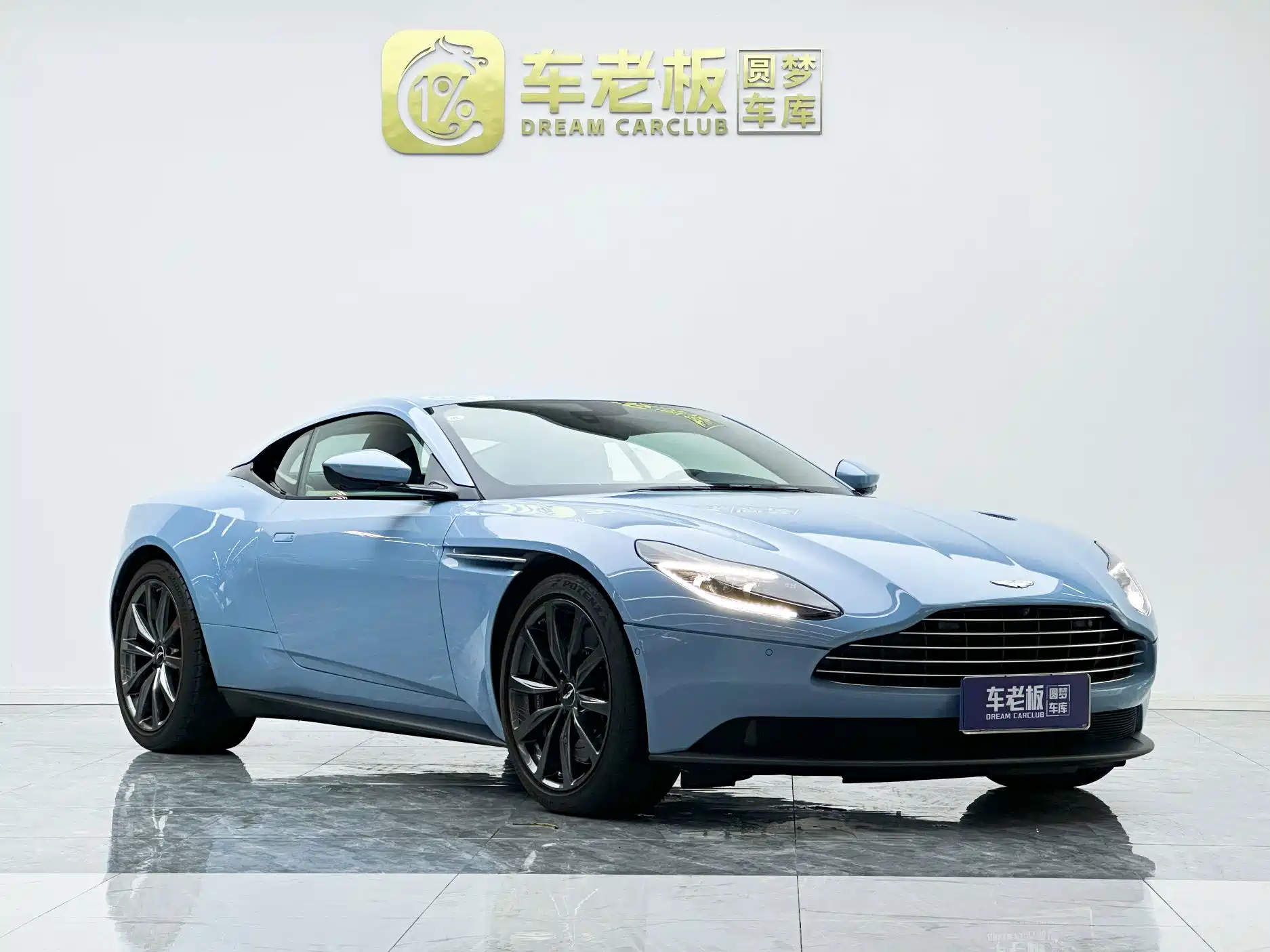 Фото 3 - Aston Martin DB11