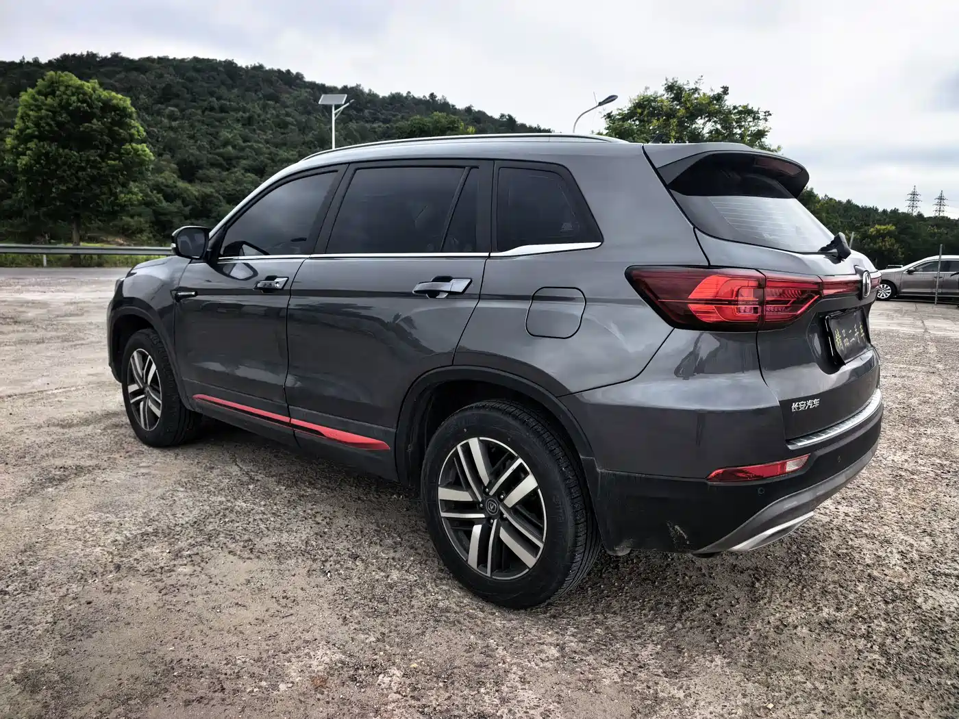 Фото 15 - Changan CS75