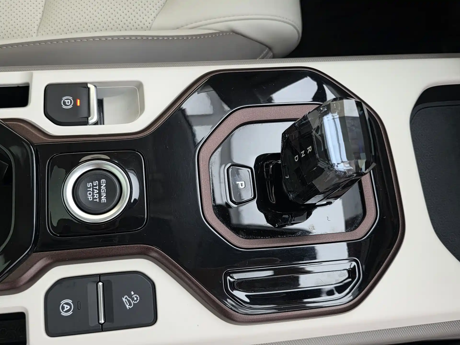 Фото 15 - Geely ICON