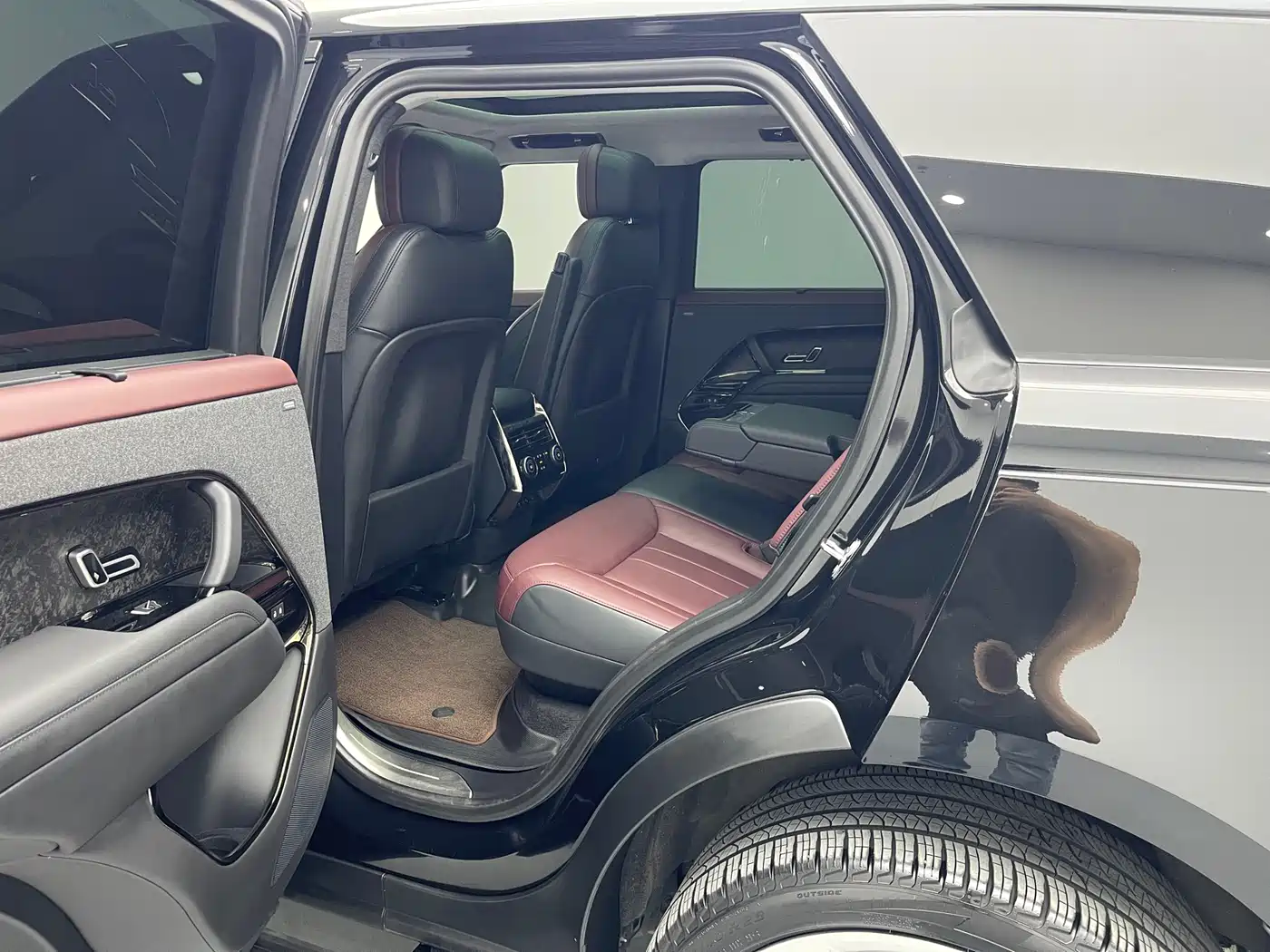 Land Rover Range Rover Sport 2024 400PS Exemplary Edition фото 16