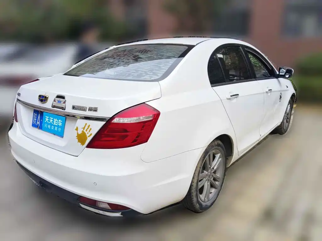 Фото 2 - Geely Emgrand