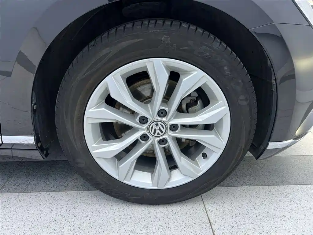 Volkswagen Magotan 2018 Facelift 330TSI DSG Luxury фото 6