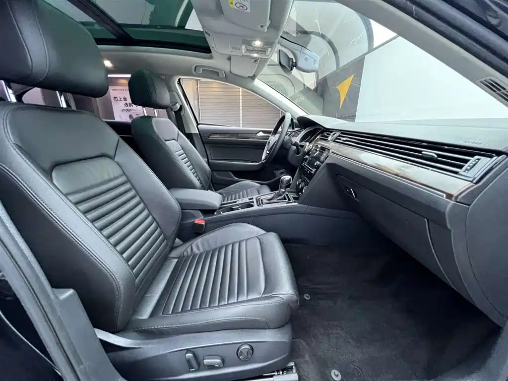 Volkswagen Magotan 2018 Facelift 330TSI DSG Luxury фото 18