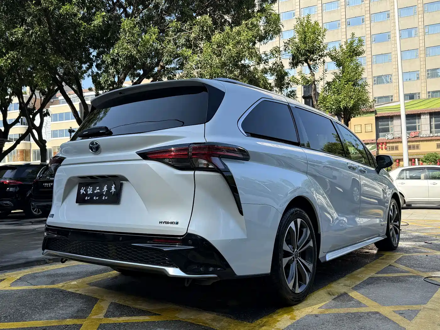 Toyota Granvia 2024 2.5L Hybrid Premium PLUS фото 6