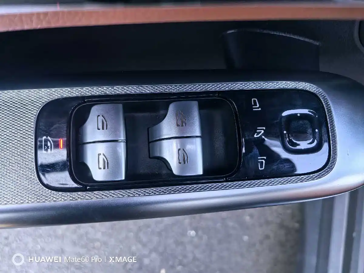 Mercedes-Benz GLC 2025 Model Year GLC 260 L 4MATIC Luxury фото 11