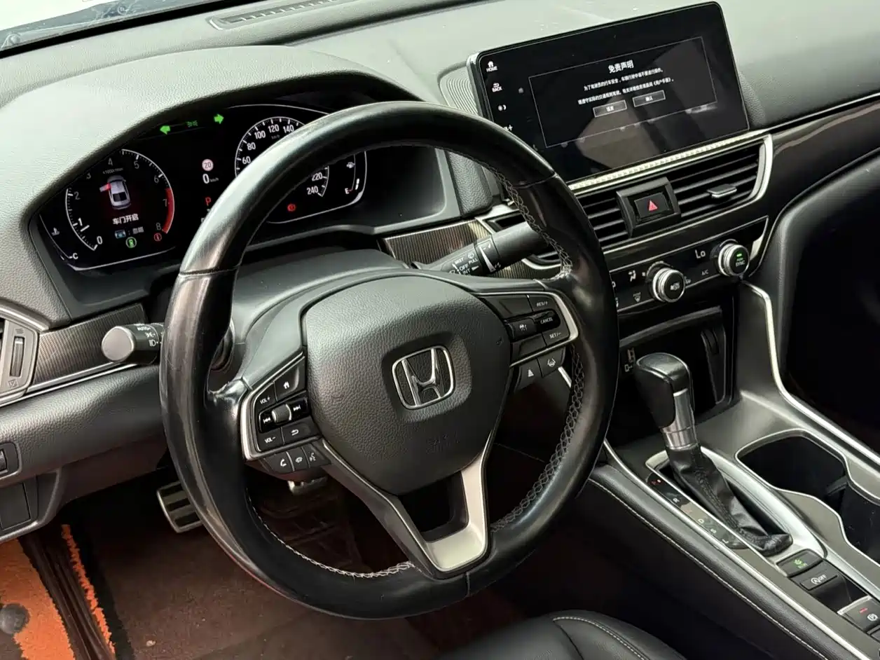 Фото 5 - Honda Accord