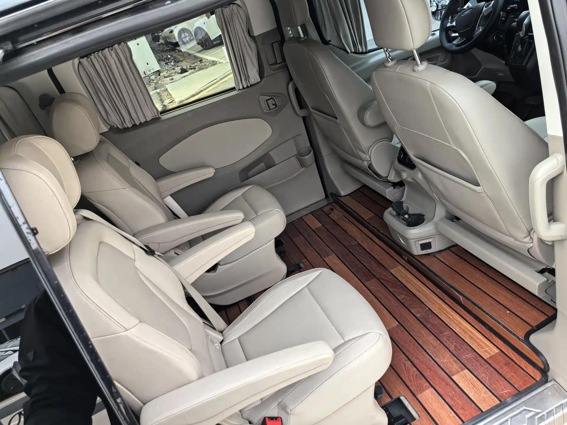 صورة 11 - Ford Tourneo