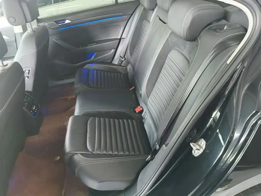 Volkswagen Magotan 2020 330TSI DSG Leading фото 17