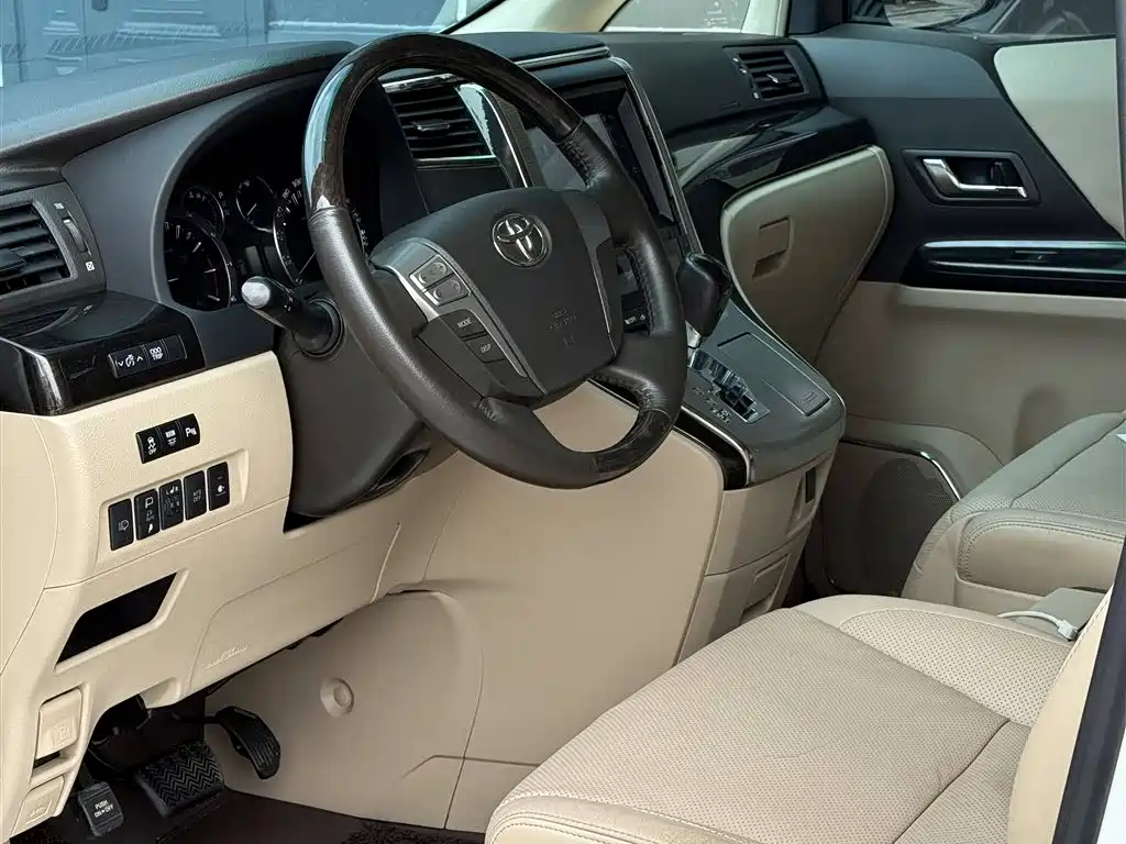 Toyota Alphard 2011 3.5L Luxury Edition фото 4