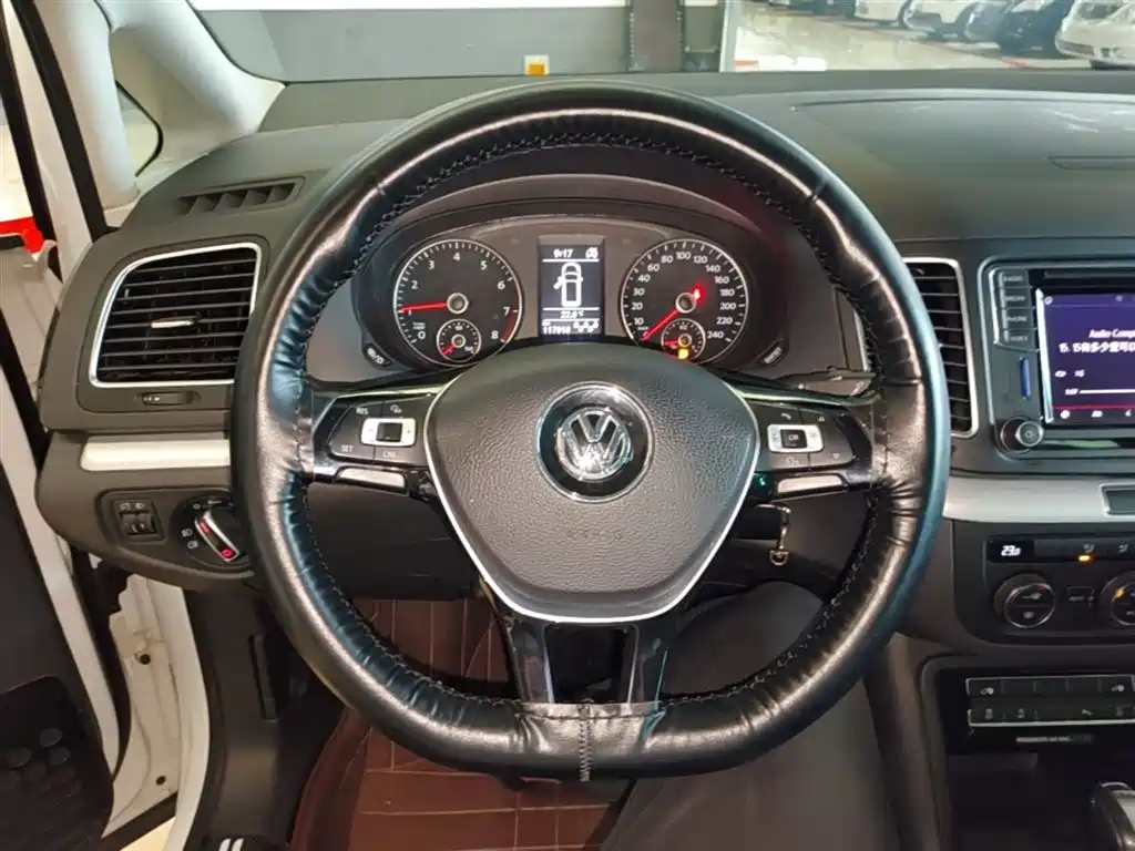 Volkswagen Sharan 2018 380TSI Comfort 7-Seater фото 11