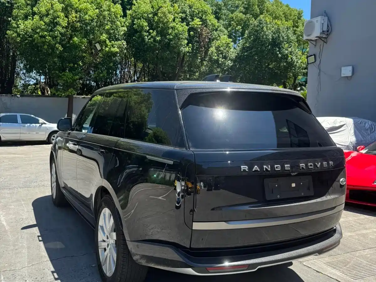 Land Rover Range Rover 2025 3.0 L6 360PS Golden Age Edition фото 8