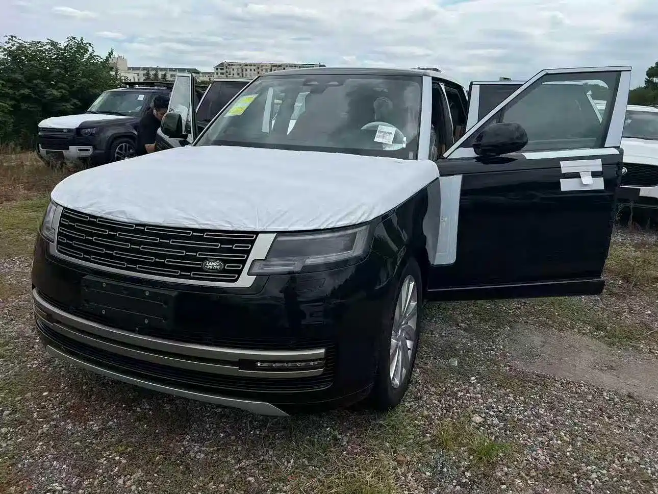 Land Rover Range Rover 2026 Model 3.0 L6 400PS SE Long Wheelbase Version фото 10