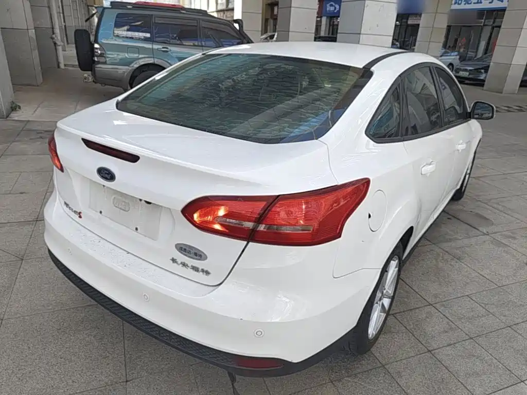 Фото 7 - Ford Focus