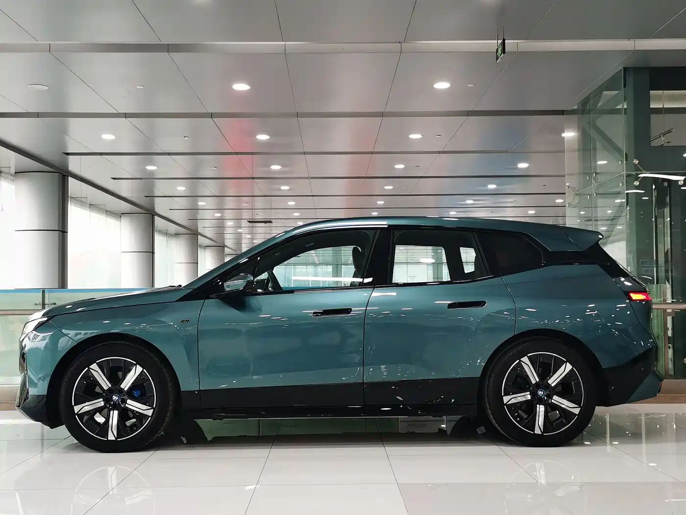 BMW IX M60