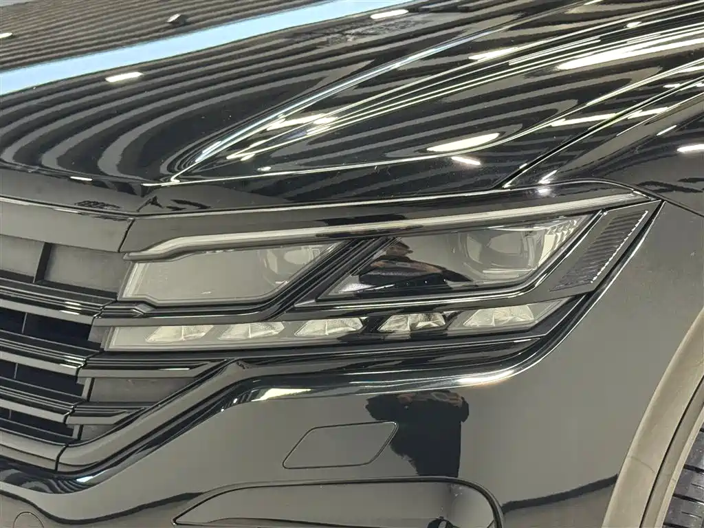 Volkswagen Touareg 2022 3.0TSI Rui Xiang Edition Gloss Black Sport Package фото 8
