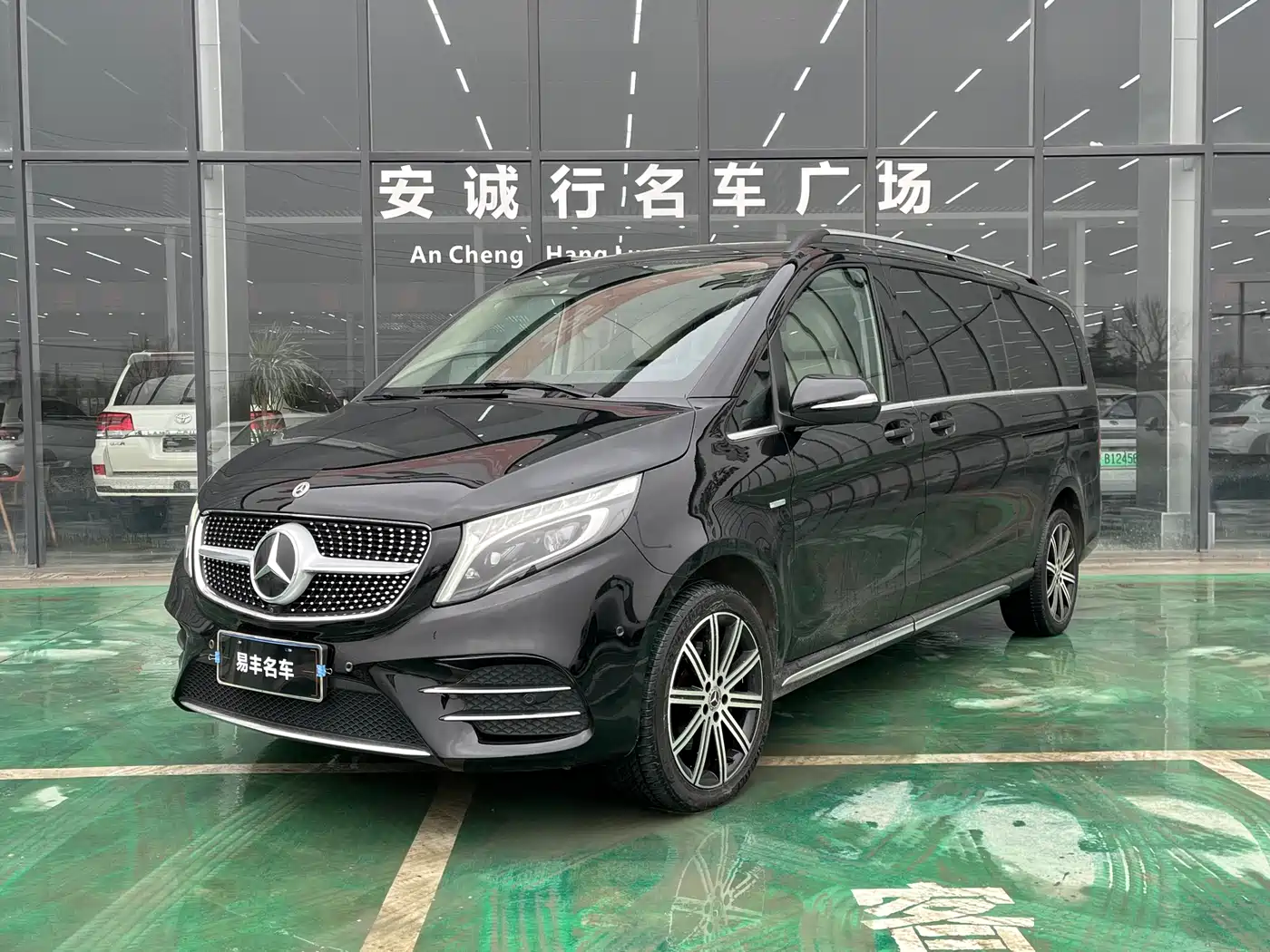 Mercedes-Benz V-Class 2022 V 260 L Long Wheelbase Luxury Edition