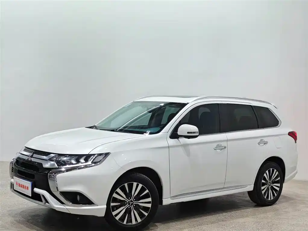 Mitsubishi Outlander 2022 2021 2.4L 4WD Deluxe Edition 7-Seater