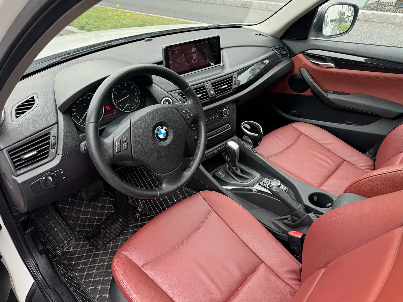 BMW X1 (Import) 2012 sDrive18i Luxury фото 3