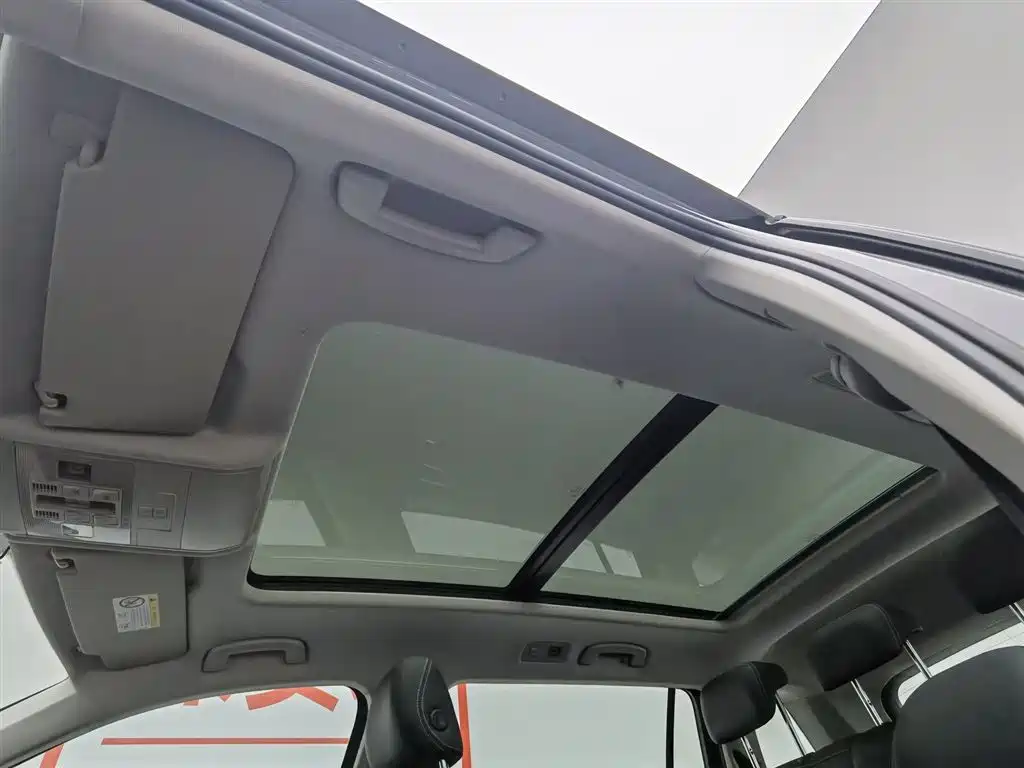 Volkswagen Tiguan L PHEV 2023 430PHEV Plug-in Hybrid Premium фото 14