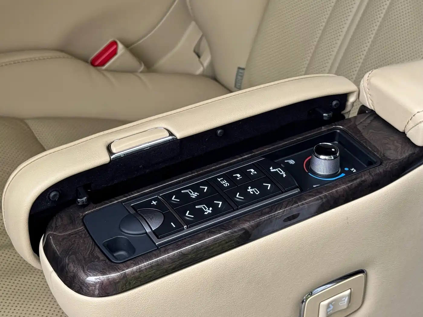 Toyota Vellfire 2020 Twin Engine 2.5L HV Premium Edition фото 16