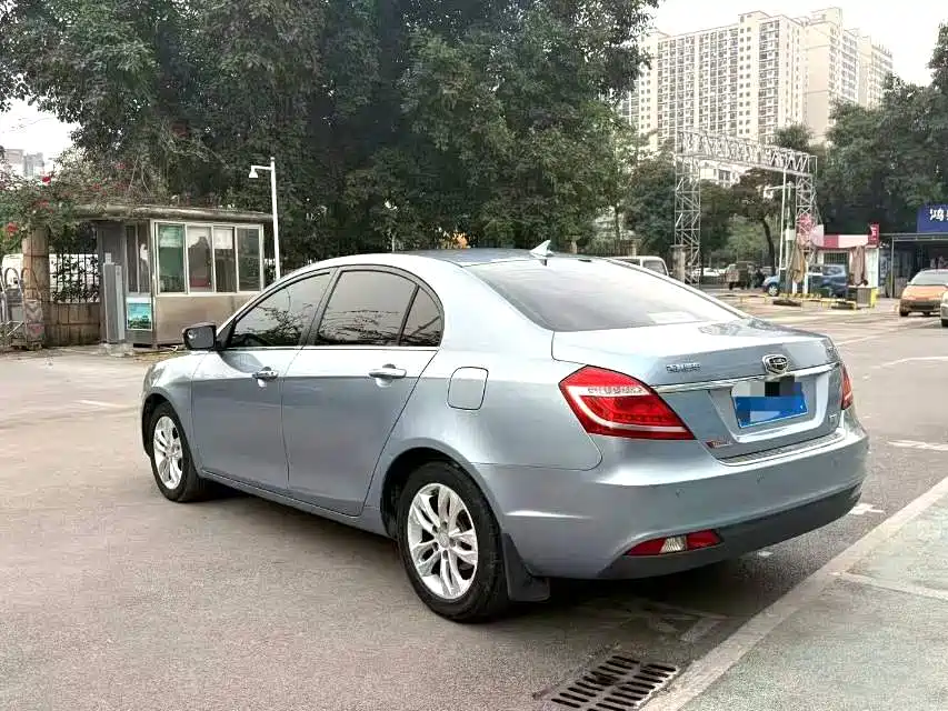 Фото 8 - Geely Emgrand
