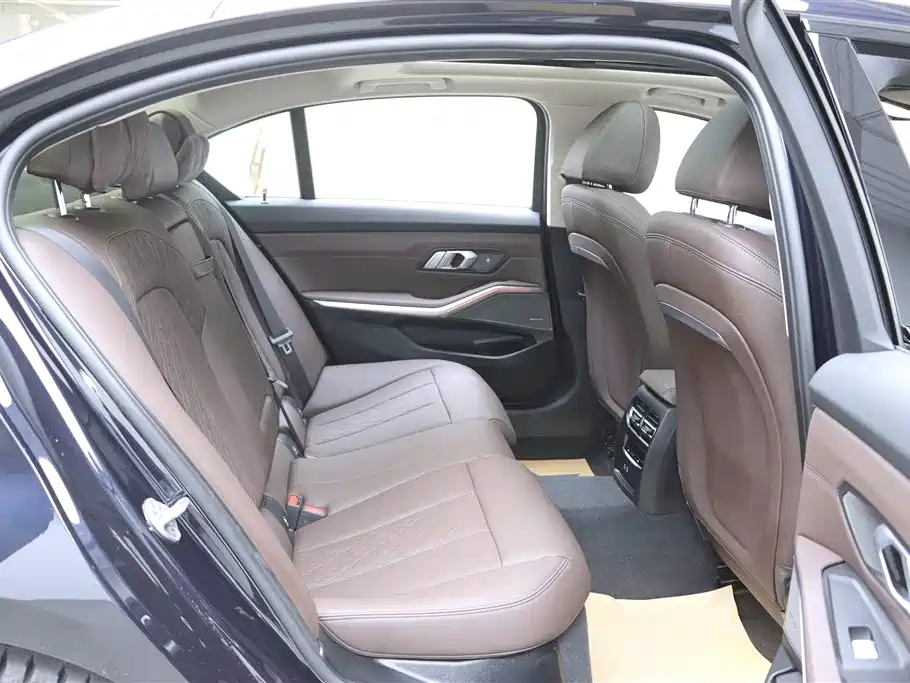 BMW 3 Series 2024 325Li M Sport Shadowline Package фото 16