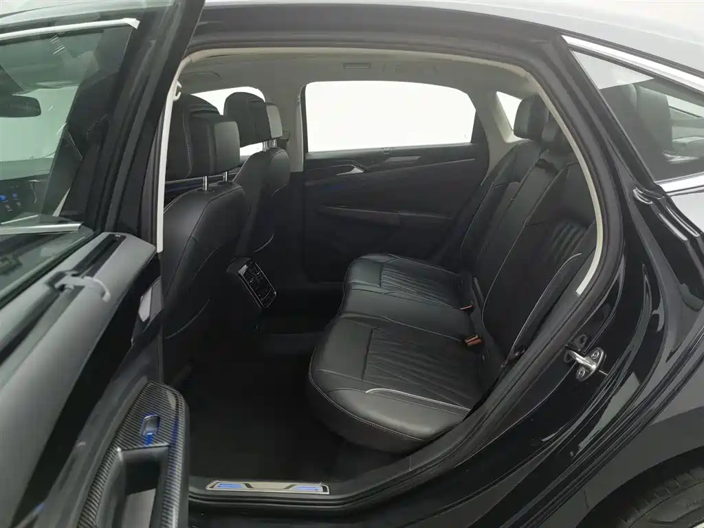 VOLKSWAGEN PASSAT NEW ENERGY