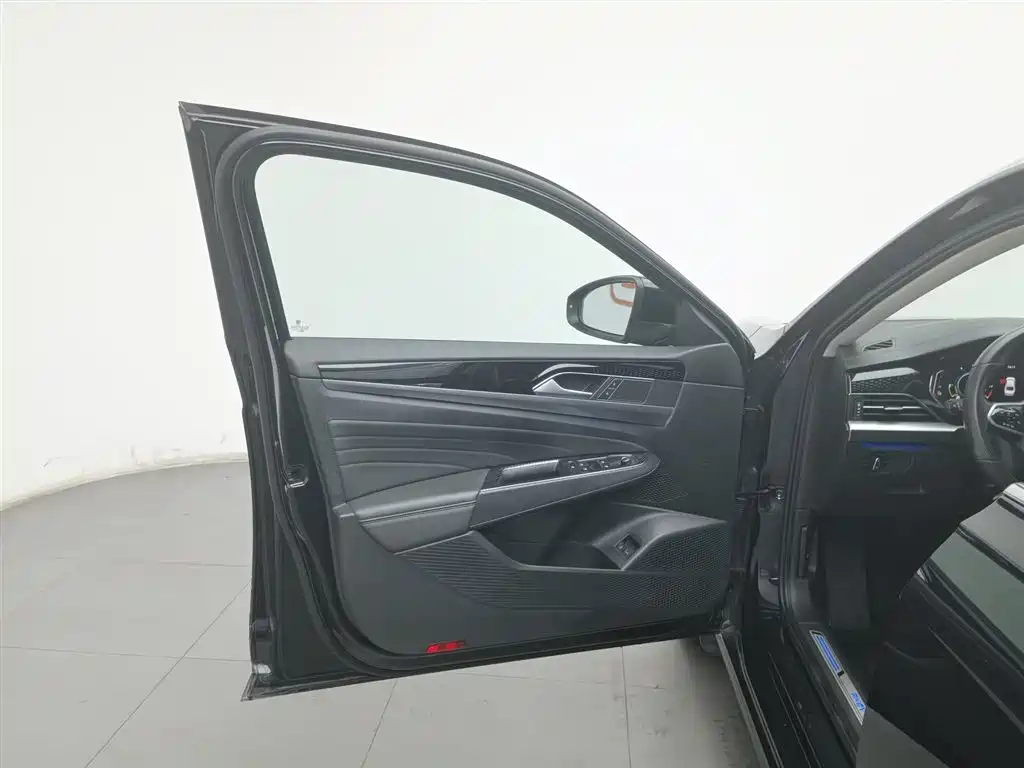 VOLKSWAGEN PASSAT NEW ENERGY