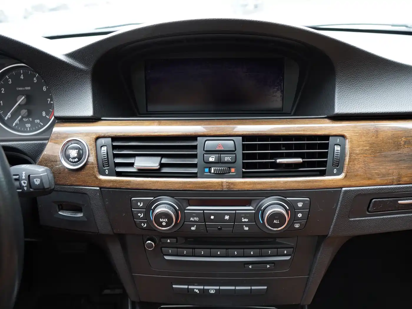 BMW 3 Series (Import) 2011 330i Coupe фото 9