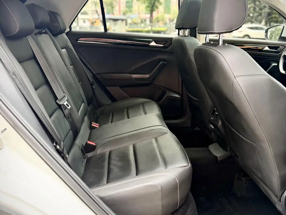 Volkswagen T-ROC 2021 280TSI DSG 2WD Comfort Smart Connect 30th Anniversary Edition фото 12