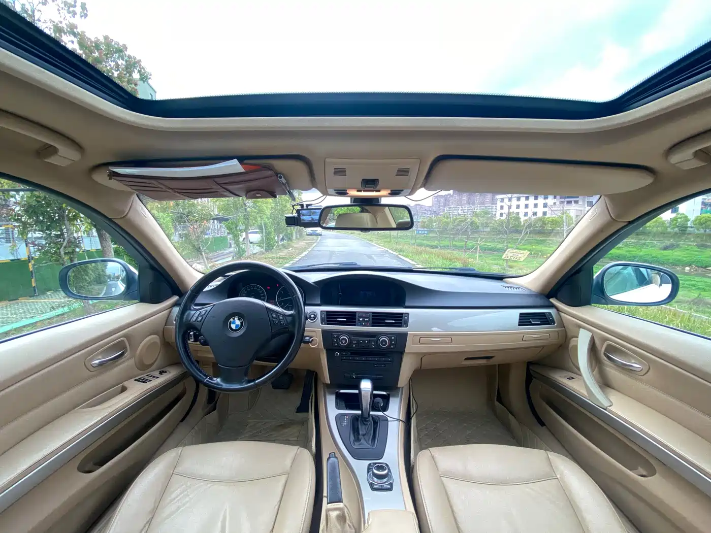 BMW 3 Series 2011 320i Luxury фото 9