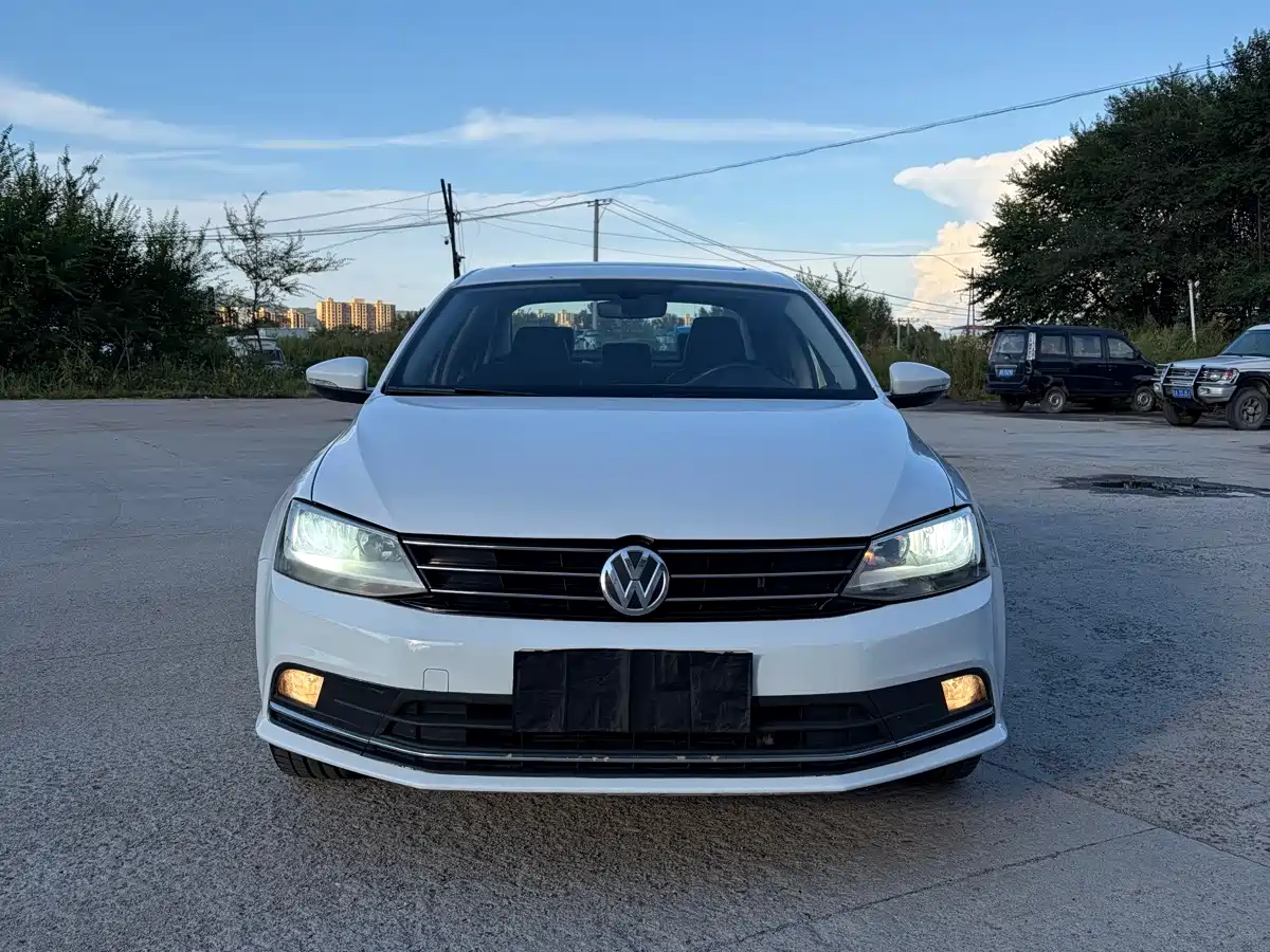Photo 2 - Volkswagen Sagitar