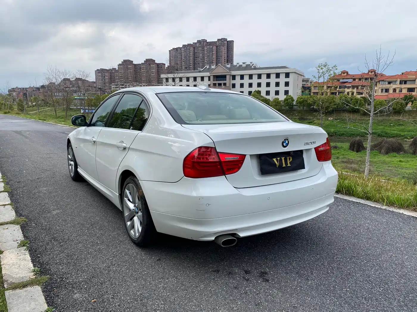 BMW 3 Series 2011 320i Luxury фото 7