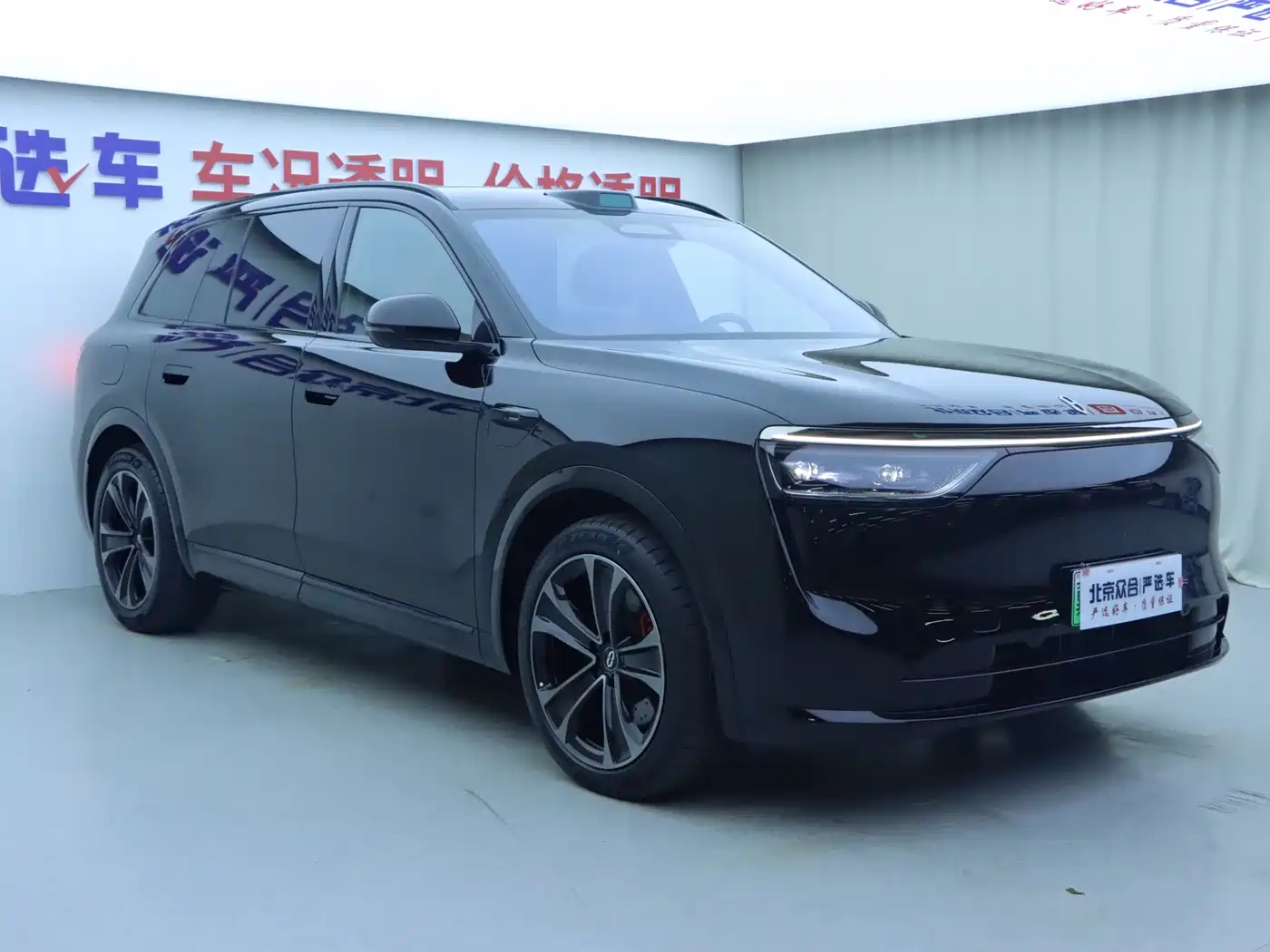 AITO Wenjie AITO M8 2025 Range Extender Max+ Edition 53.4kWh 5-seater фото 2