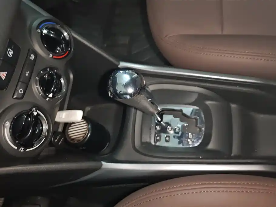 Peugeot 2008 2015 Cool Edition 1.6L Auto Jade фото 16