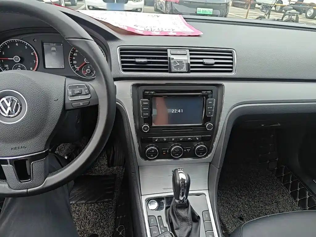 صورة 10 - Volkswagen Passat