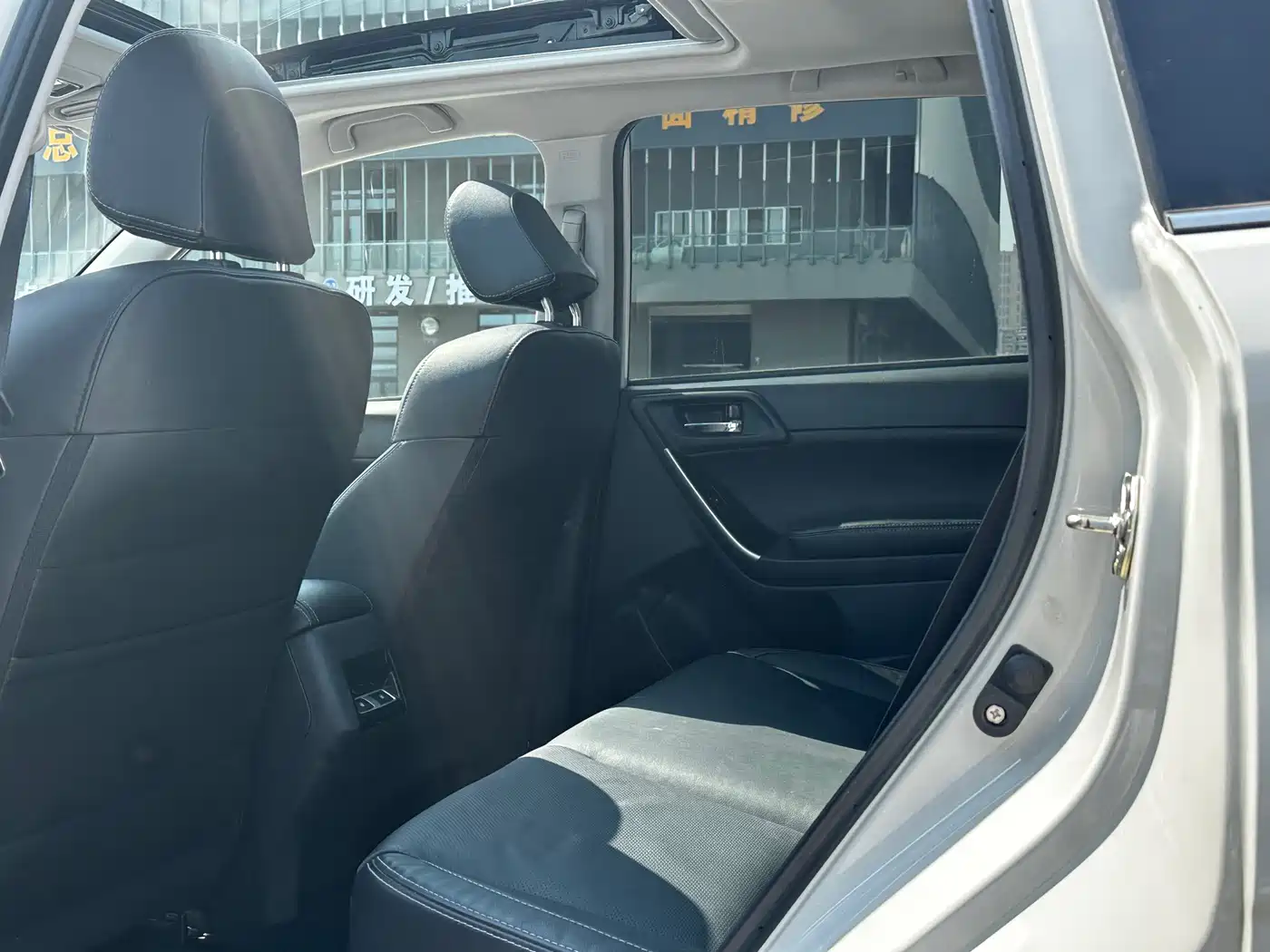 Subaru Forester 2016 2.5i Luxury Navigation Edition фото 16