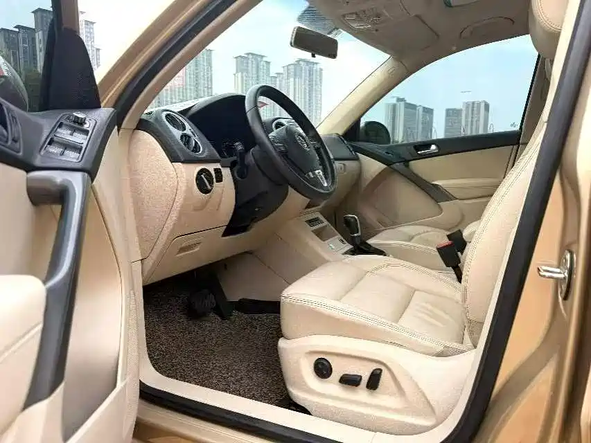 Photo 2 - Volkswagen Tiguan