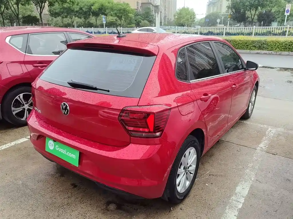 VOLKSWAGEN POLO
