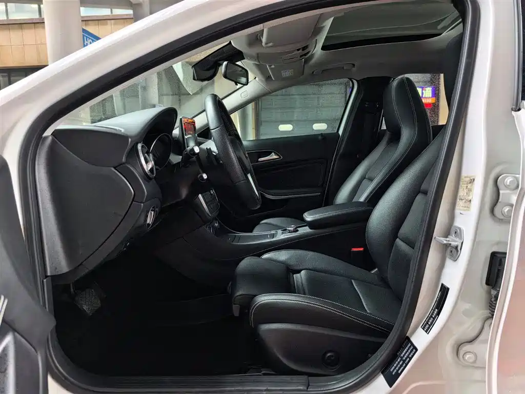 Mercedes-Benz GLA 2016 GLA 200 Dynamic фото 7