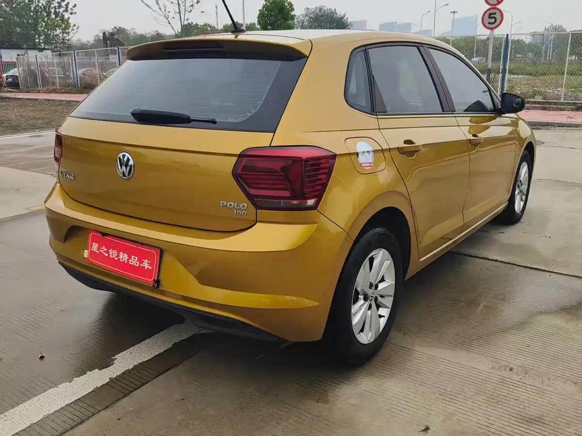 Volkswagen Polo 2019 Plus 1.5L Automatic Panorama Enjoyment Edition фото 21