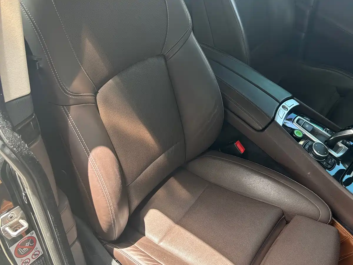 BMW 5 Series GT 2014 528i Luxury фото 25