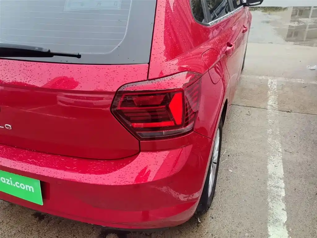 VOLKSWAGEN POLO
