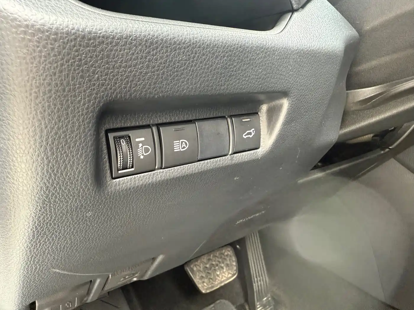Toyota Wildlander 2021 2.0L CVT 2WD Luxury Edition фото 18