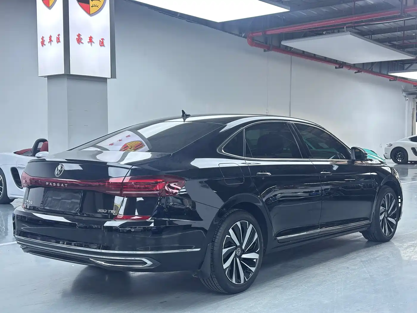 Volkswagen Passat 2024 380TSI Luxury фото 16