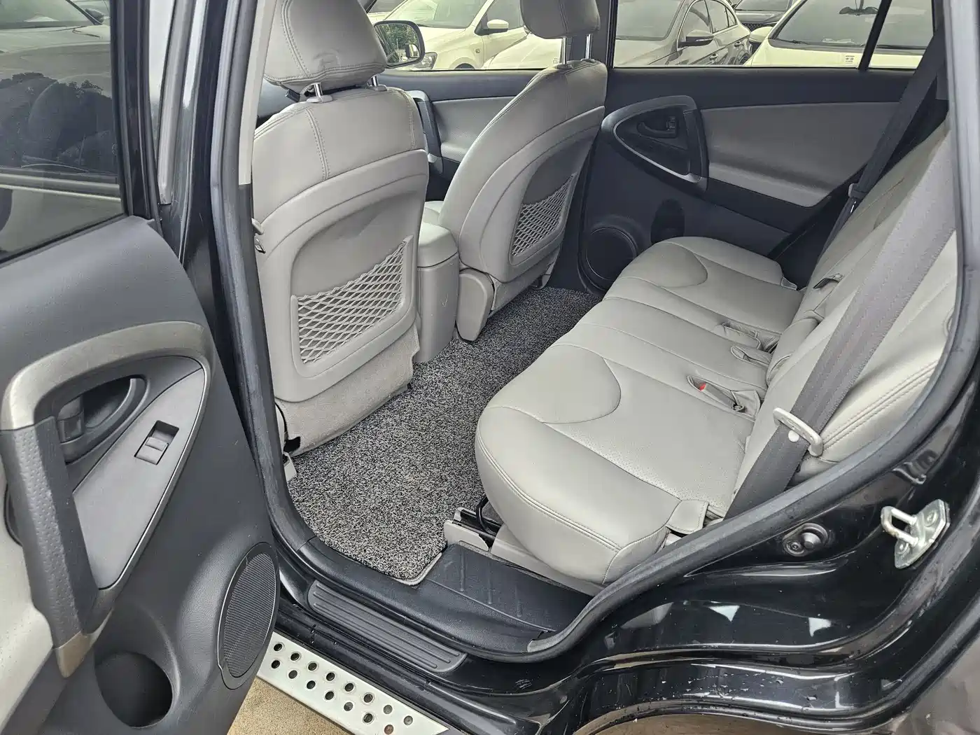 Photo 8 - Toyota RAV4 Rongfang