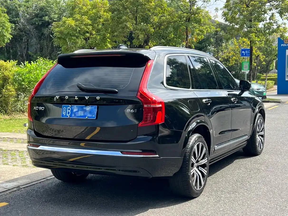 VOLVO XC90