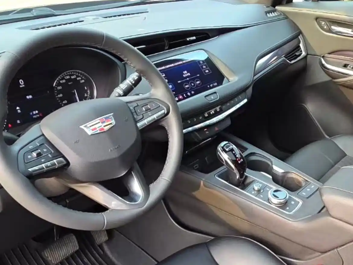 Фото 4 - Cadillac XT4